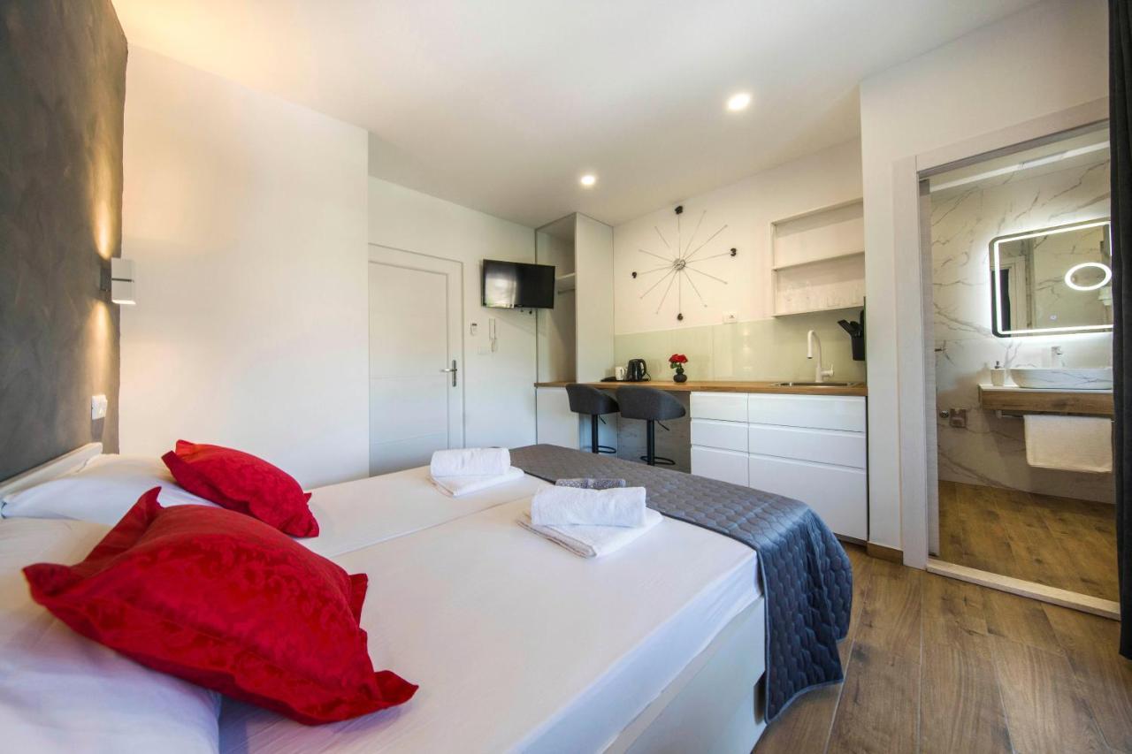 Split Central Luxury Studios ภายนอก รูปภาพ