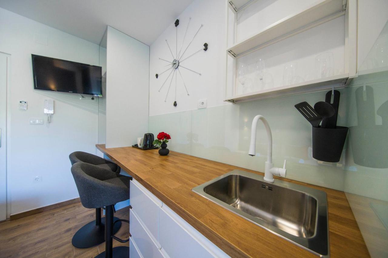Split Central Luxury Studios ภายนอก รูปภาพ